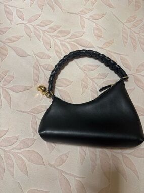 Elegant Black Shoulder Bag with Braided Handle
